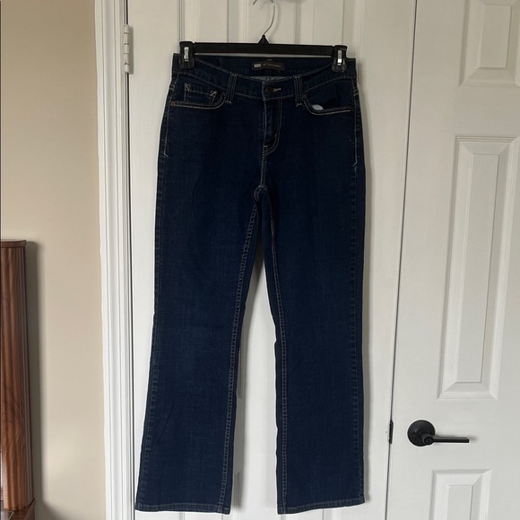 Levi's Women's 528 Curvy Bootcut - Picture 4 of 6